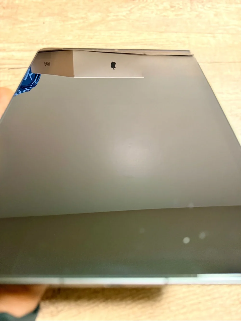 Apple iPad Air 5th Gen (64GB, Wi-Fi + Cellular) + Keyboard case. - Picture 7 of 9